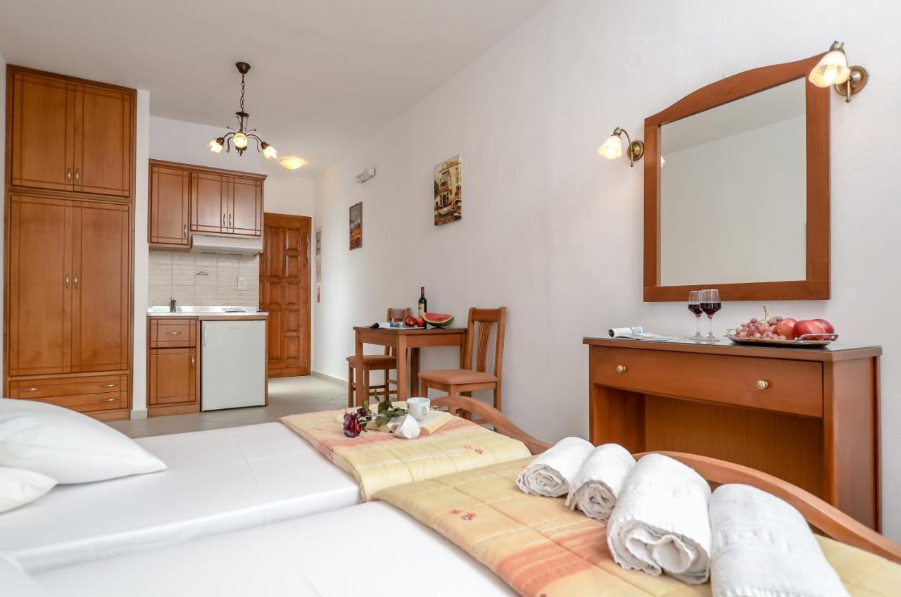 Dolphin Studios Agia Anna  Exterior photo